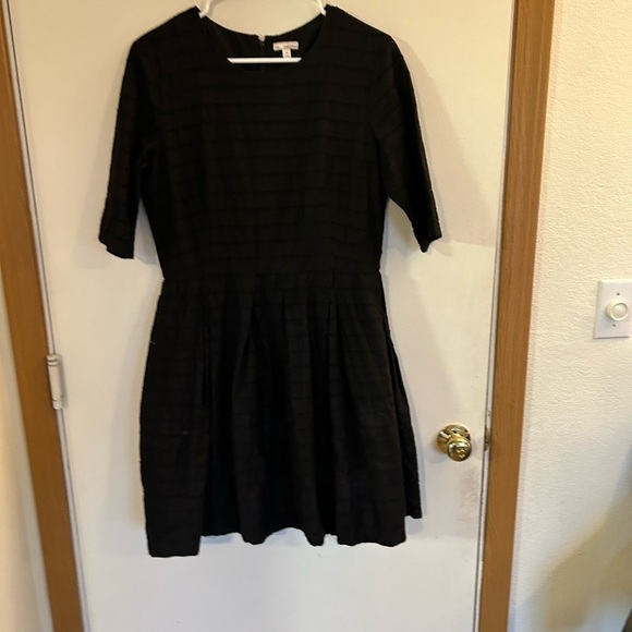 Gap design & crafted size 10 elbow sleeve little black dress with eyelet detail - Picture 2 of 8
